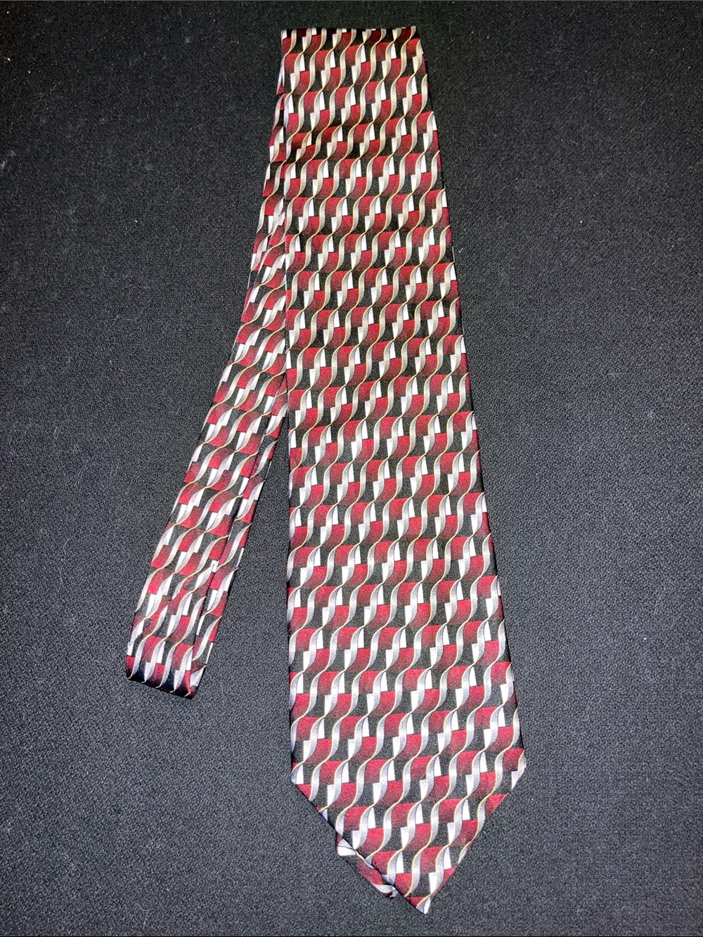 Men's Geometric Wave Tie in Red, Black and Silver